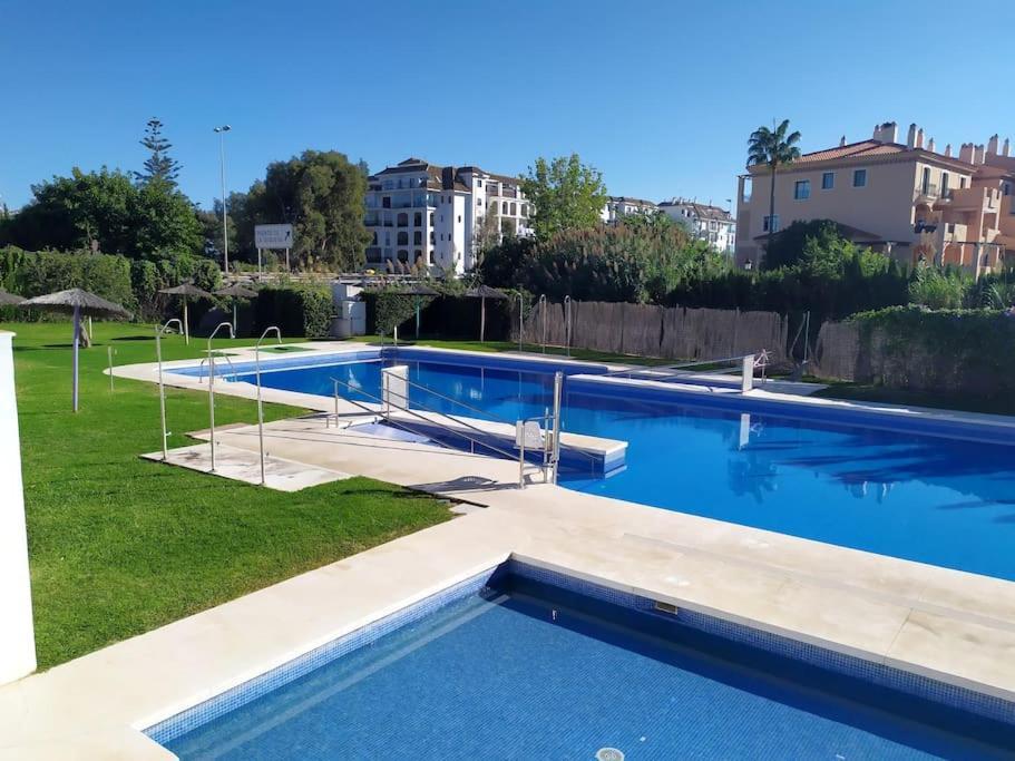 Apartamento Entero Con Solarium En Sabinillas, Con Piscina Y Al Lado Del Puerto De La Duquesa Манилва Екстериор снимка